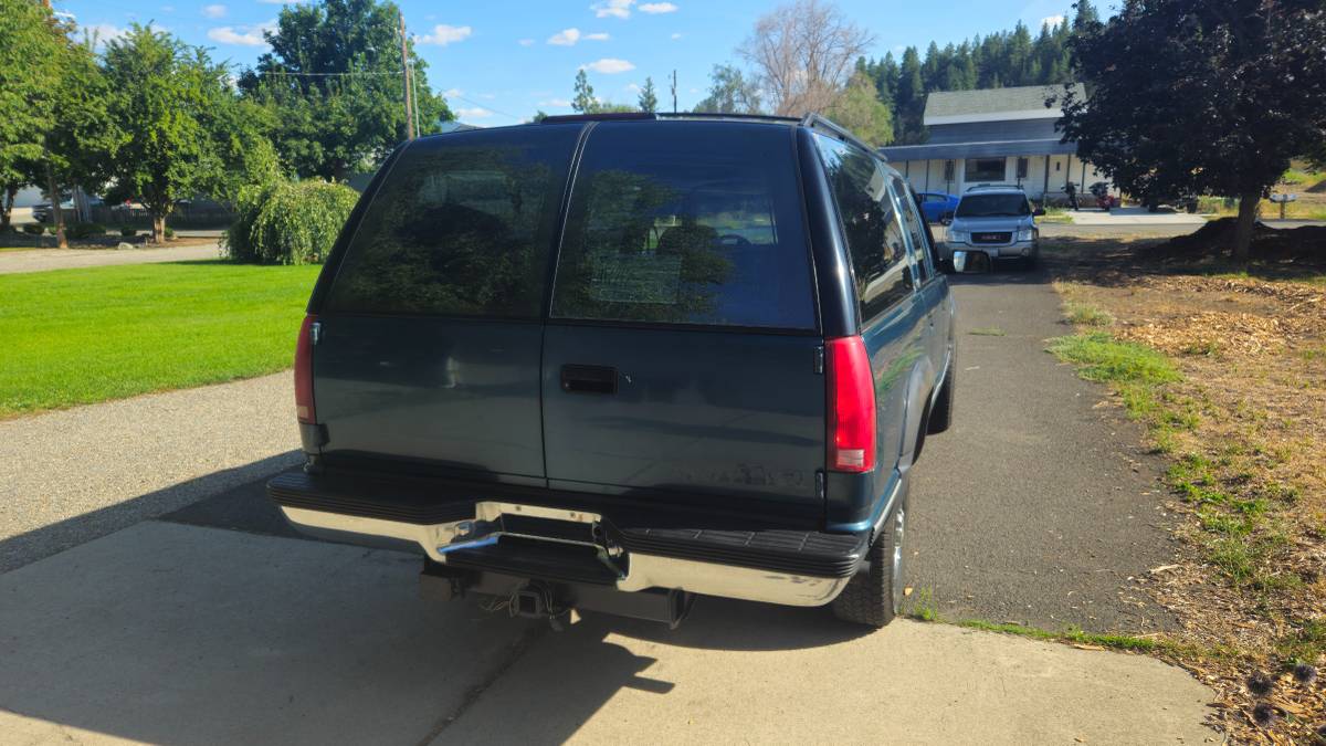 Chevy-suburban-2500-4x4-1994-green-7
