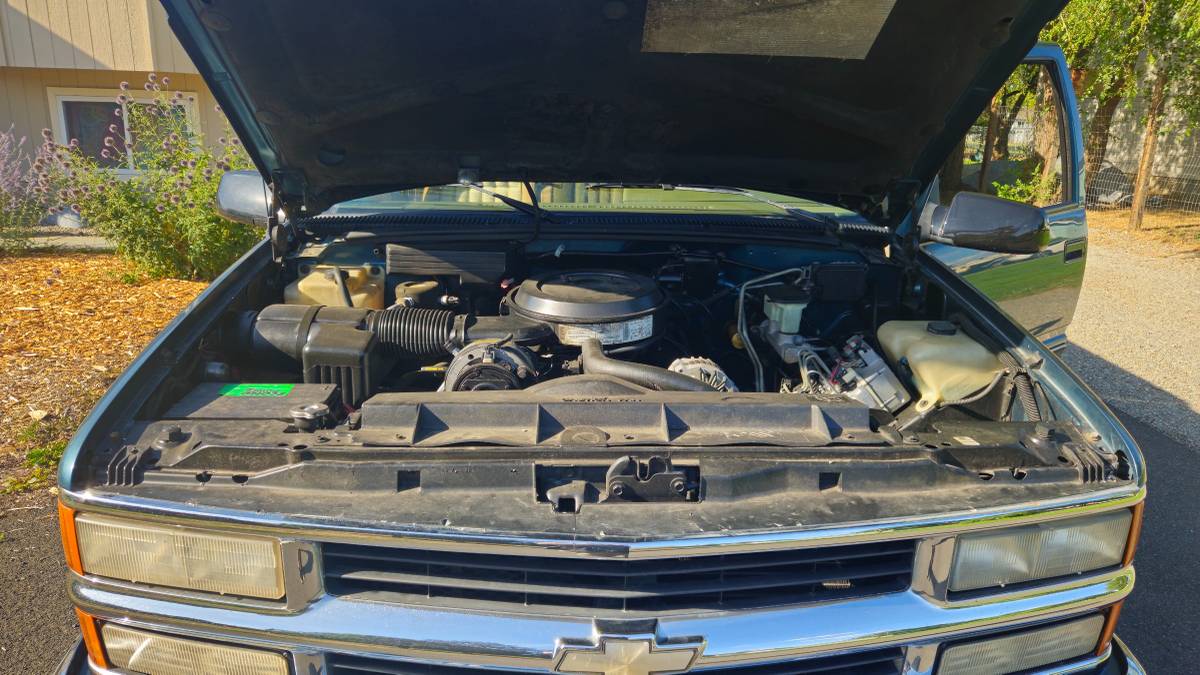 Chevy-suburban-2500-4x4-1994-green-8