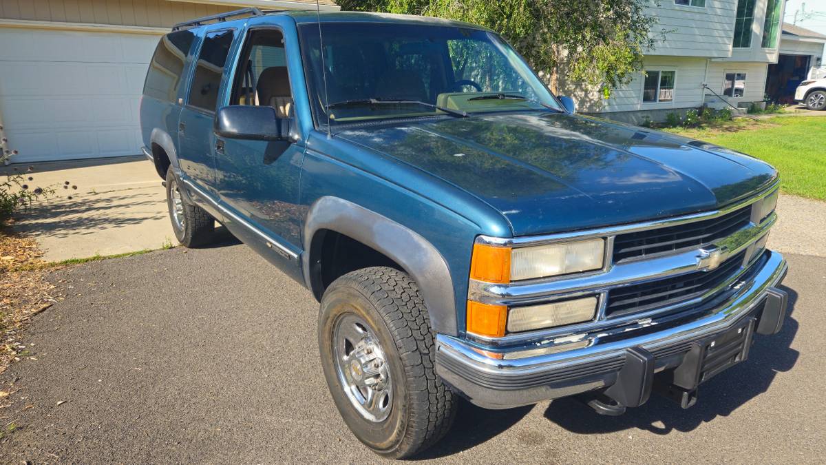 Chevy-suburban-2500-4x4-1994-green