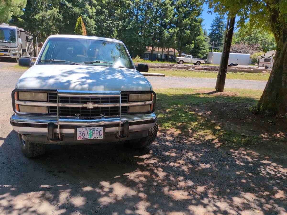 Chevy-suburban-lt-4x4-2500-1994-white-11