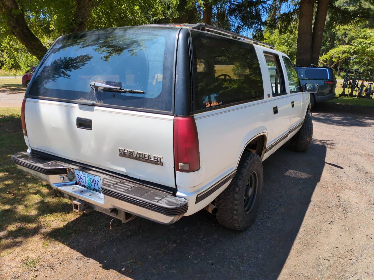Chevy-suburban-lt-4x4-2500-1994-white-2