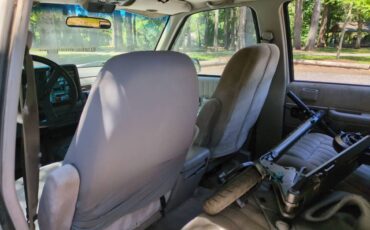 Chevy-suburban-lt-4x4-2500-1994-white-3