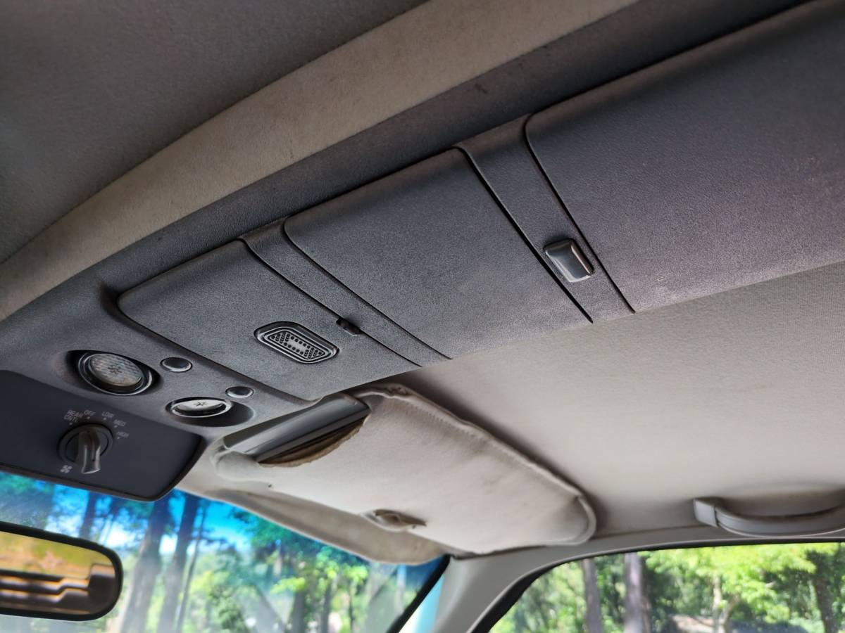 Chevy-suburban-lt-4x4-2500-1994-white-5