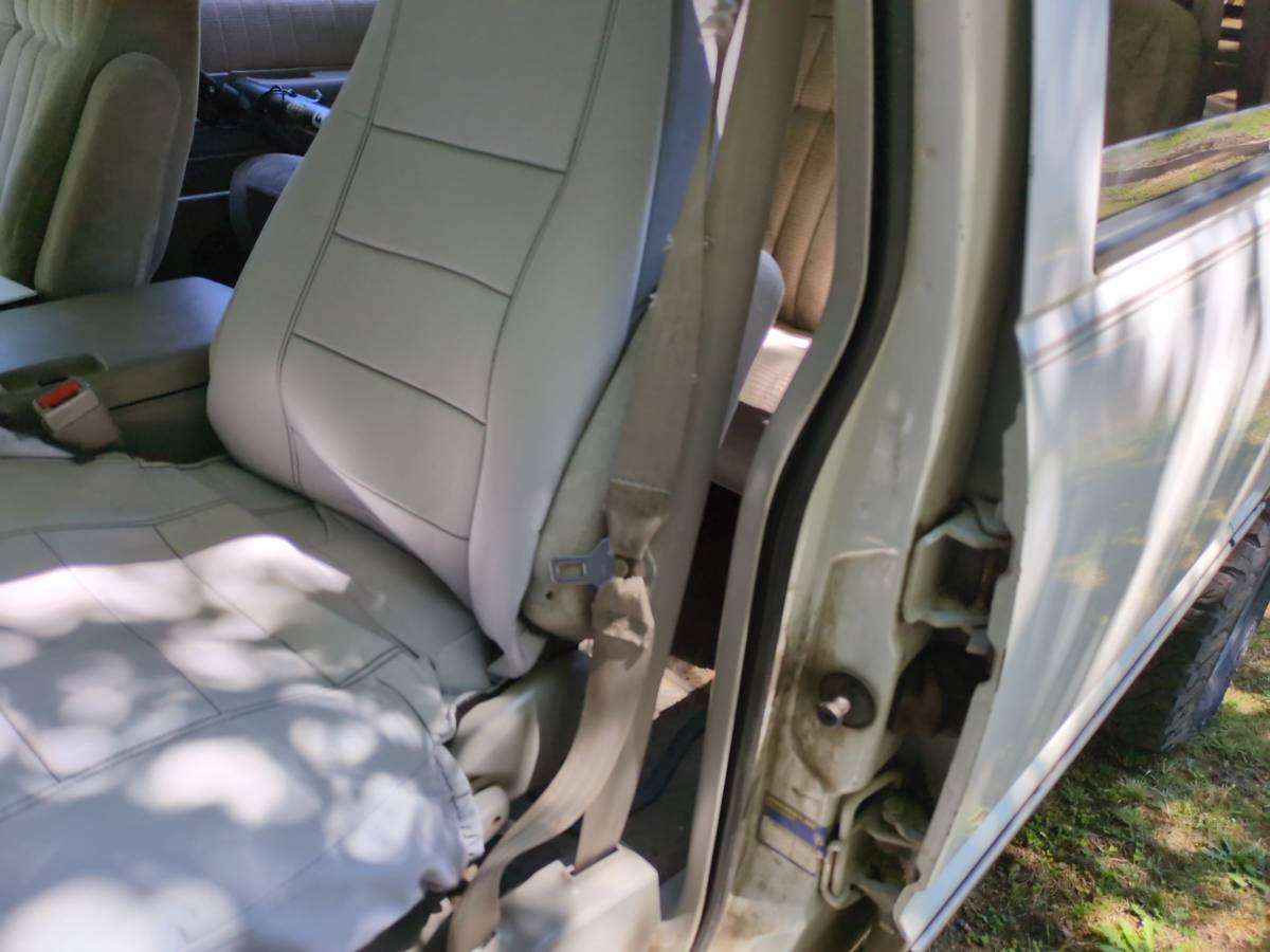 Chevy-suburban-lt-4x4-2500-1994-white-8