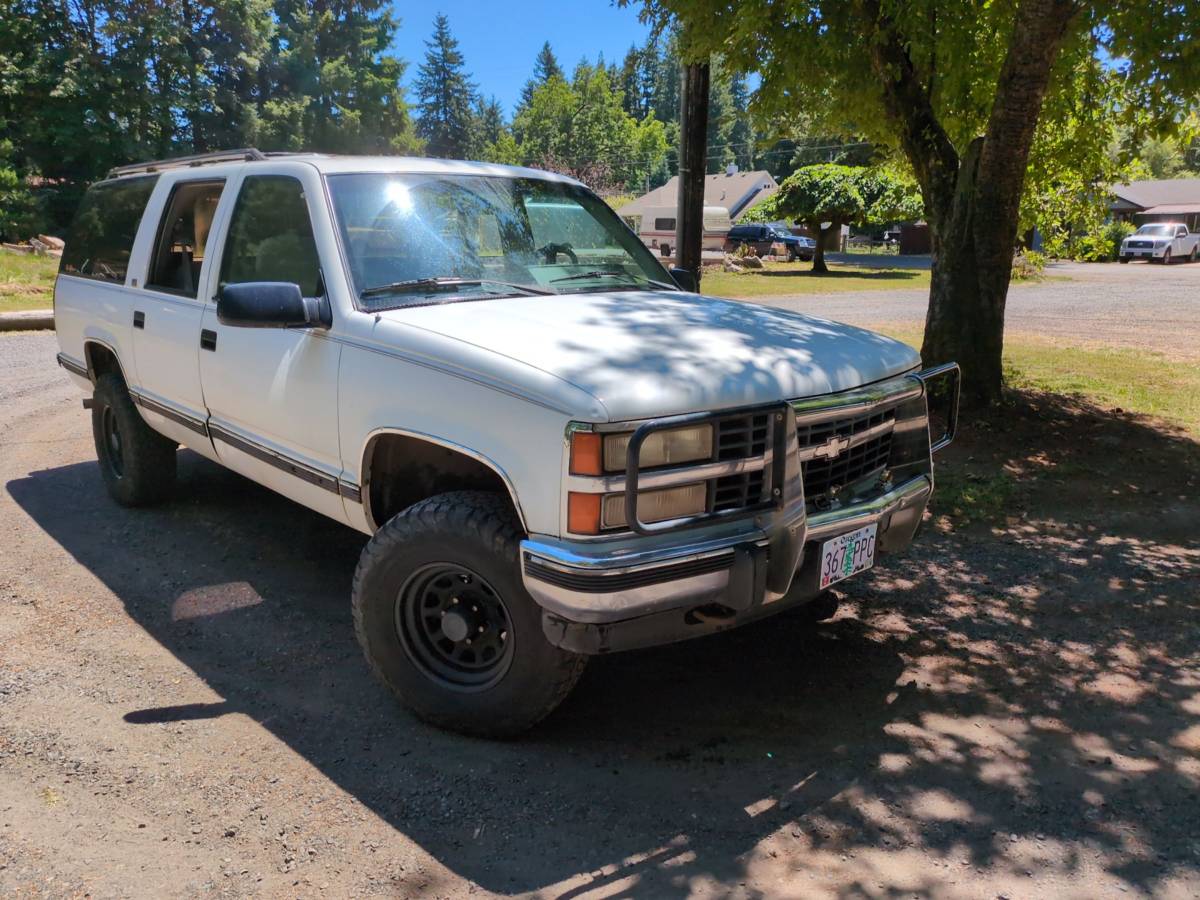 Chevy-suburban-lt-4x4-2500-1994-white-9
