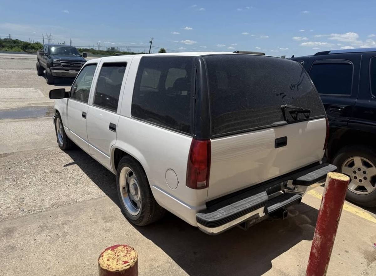 Chevy-tahoe-1995-white-2