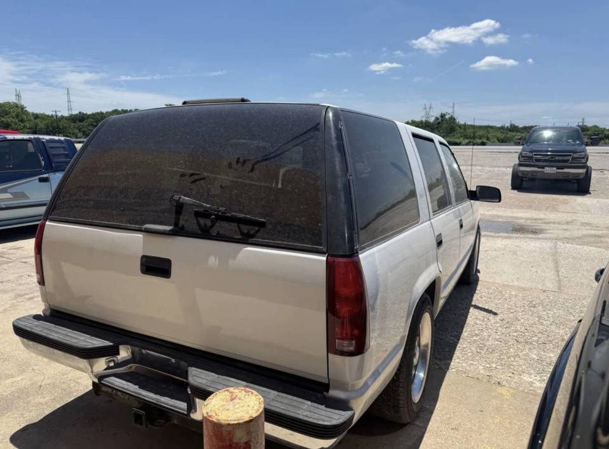 Chevy-tahoe-1995-white-3