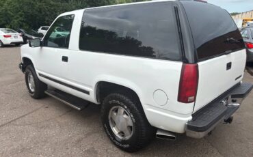 Chevy-tahoe-1995-white-4