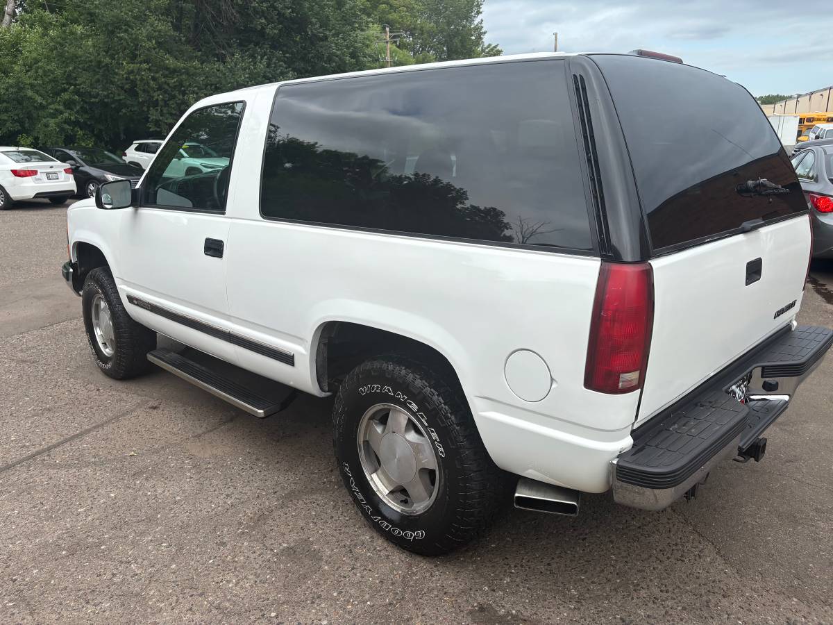 Chevy-tahoe-1995-white-4