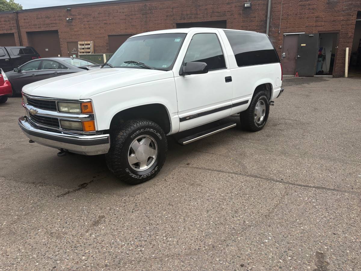 Chevy-tahoe-1995-white