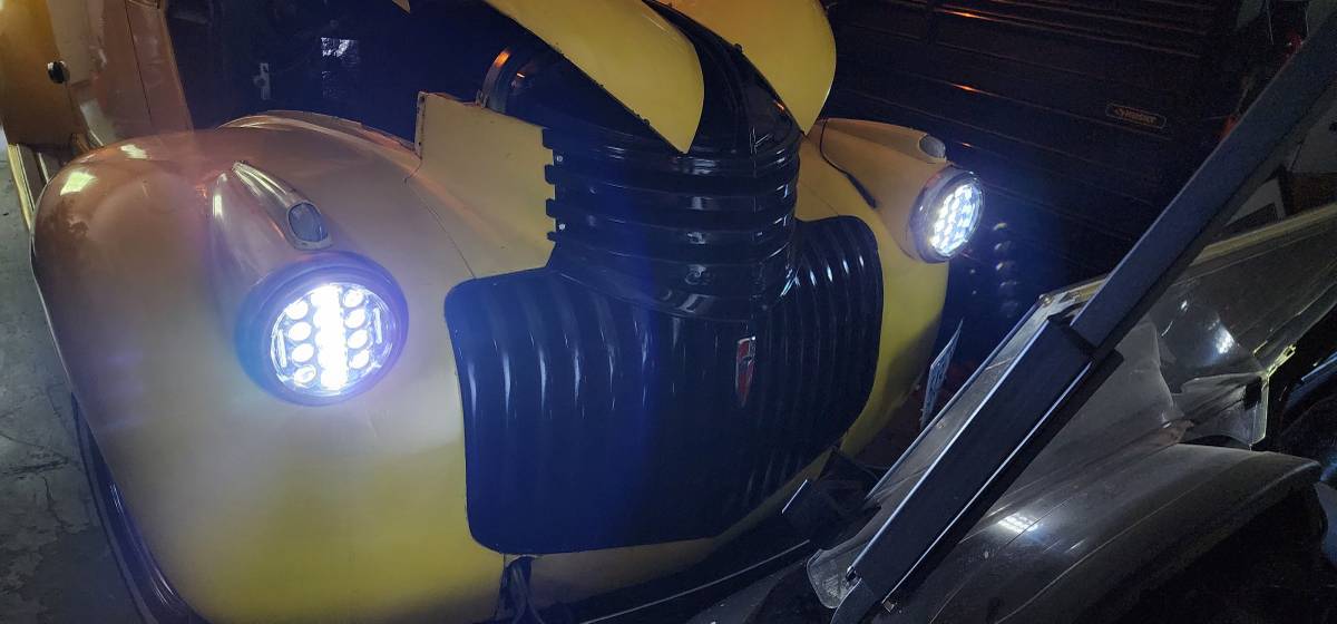 Chevy-truck-1946-yellow-9