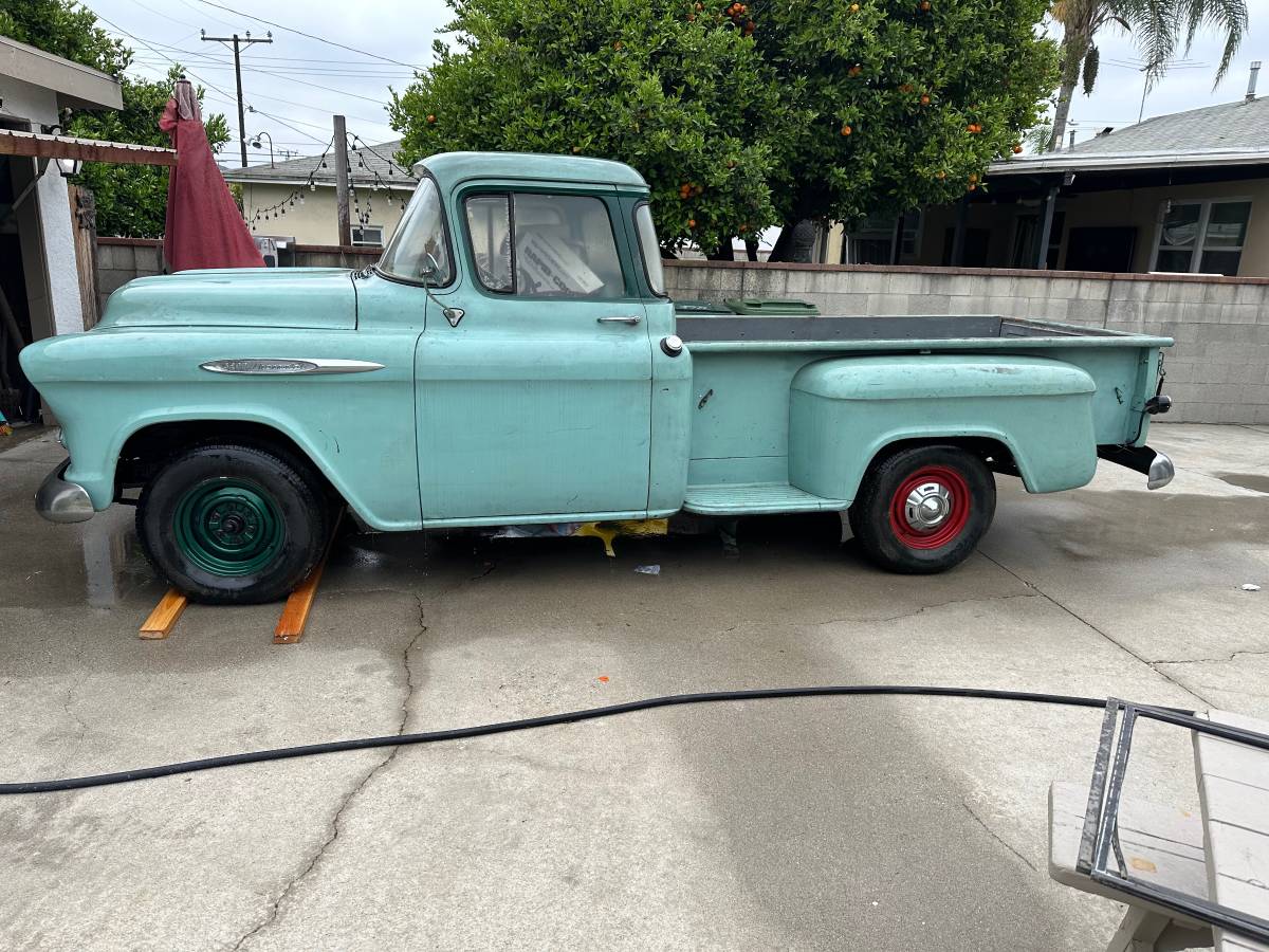 Chevy-truck-3200-1957-green-4