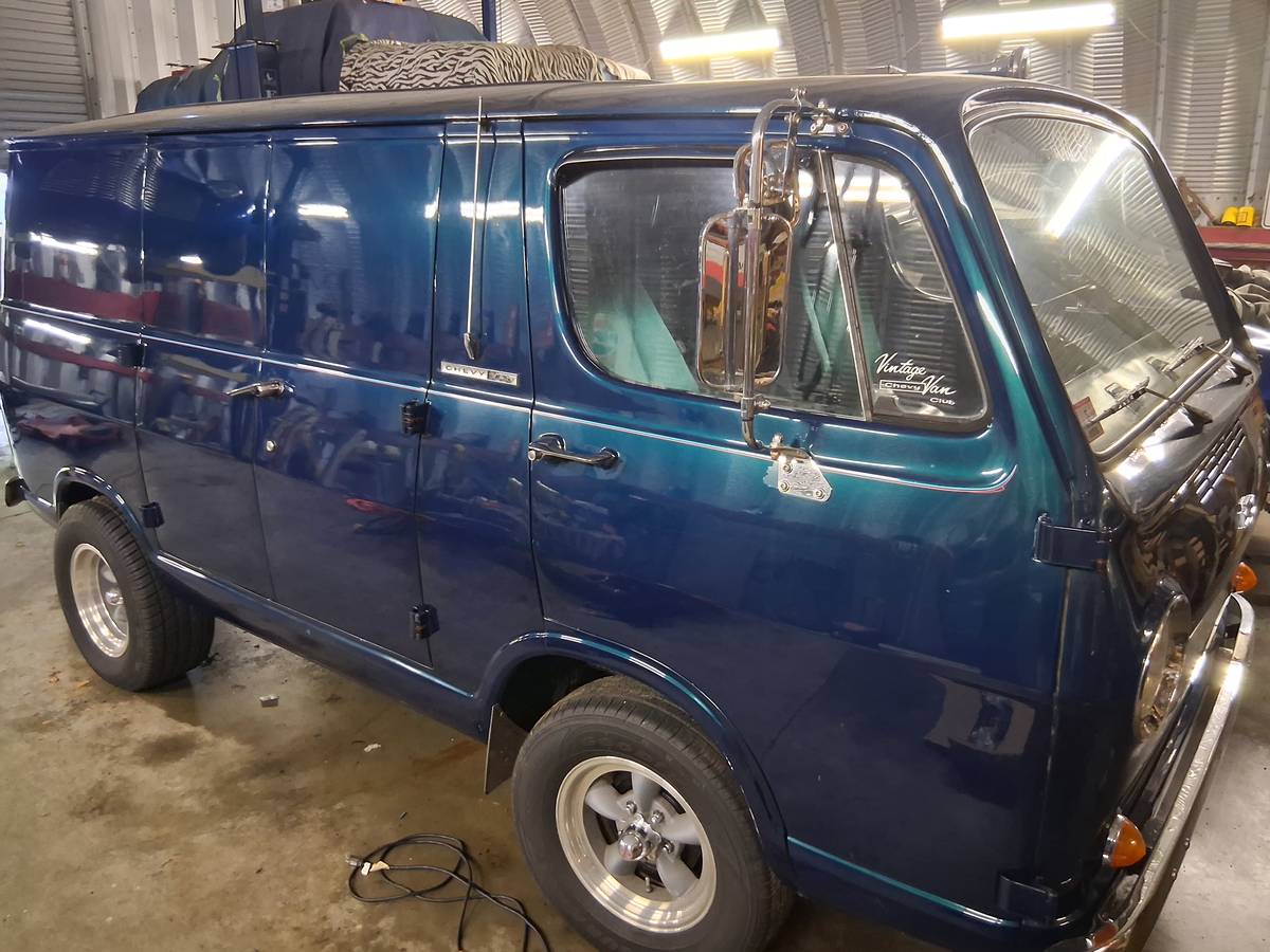 Chevy-van-1964-blue-2