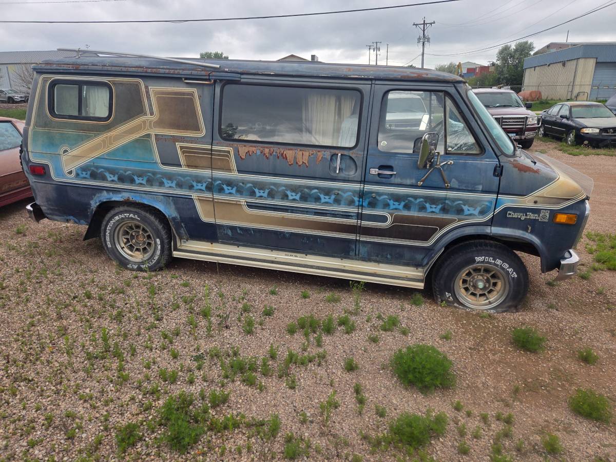 Chevy-van-1978-grey-1