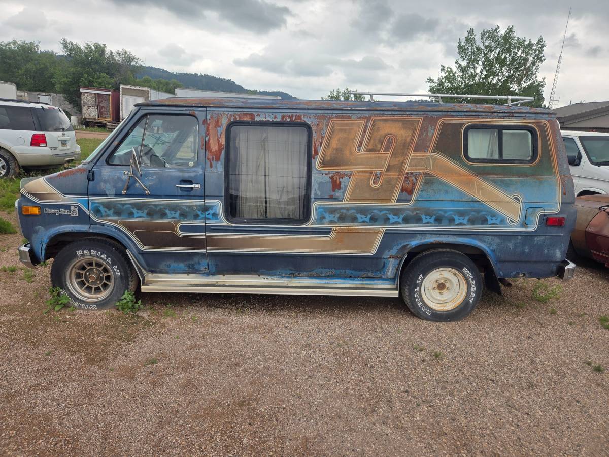 Chevy-van-1978-grey-2