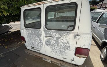 Chevy-van-1985-white-2