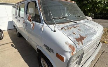 Chevy-van-1985-white-3