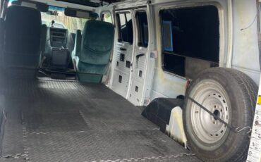 Chevy-van-1993-white-5
