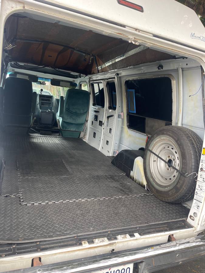 Chevy-van-1993-white-5