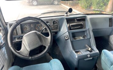 Chevy-van-1993-white-8