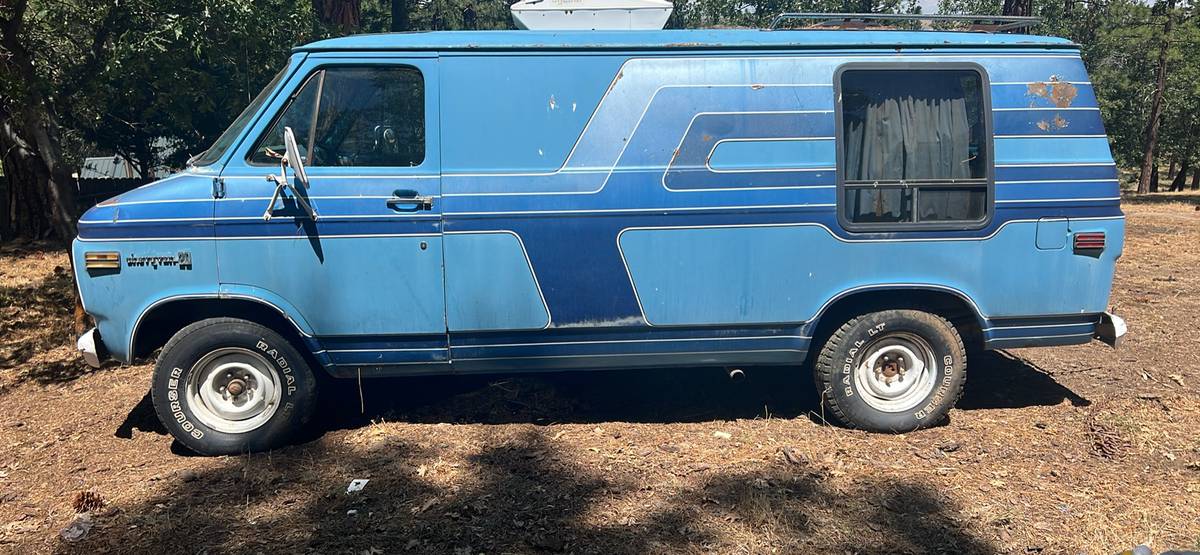 Chevy-van-c20-1972-blue-10