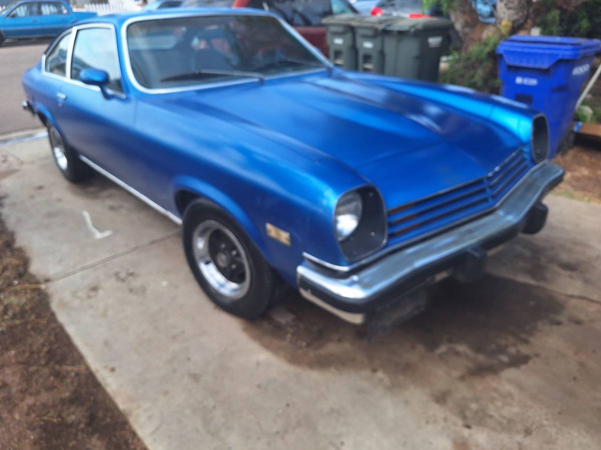 Chevy-vega-1975-blue-15