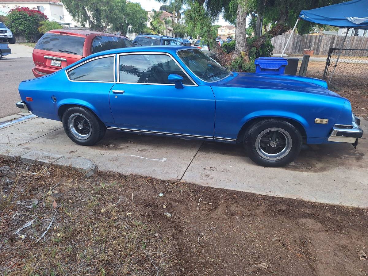 Chevy-vega-1975-blue-16