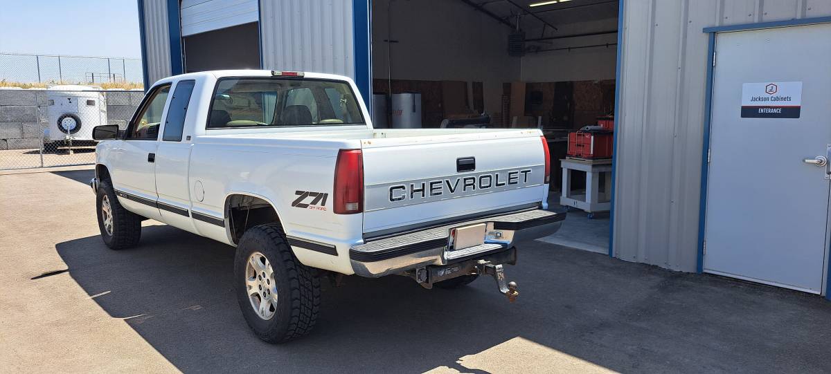 Chevy-z71-1995-white-1
