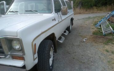 Chey-suburban-1977-white-2