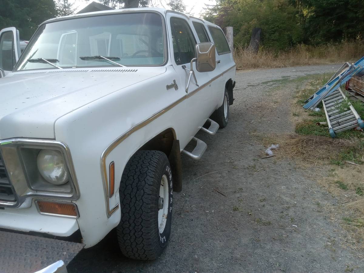 Chey-suburban-1977-white-2