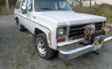 Chey-suburban-1977-white-9