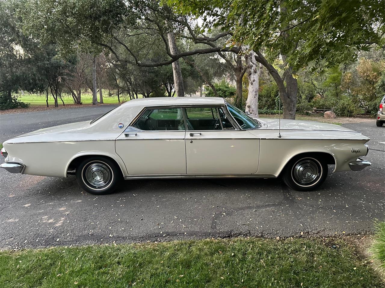 Chrysler-300-1963-Antique-White-TanBrown-1