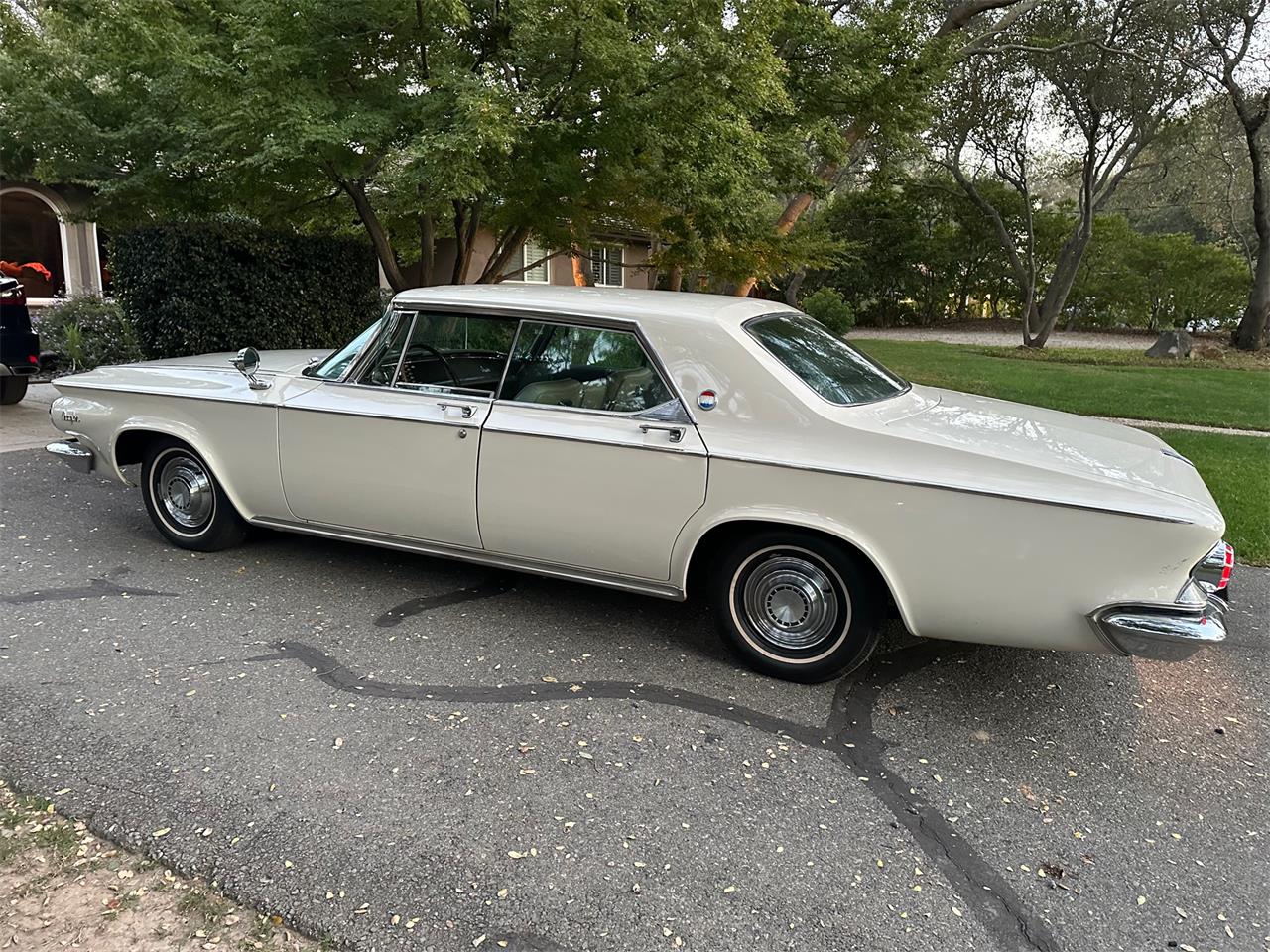Chrysler-300-1963-Antique-White-TanBrown-2