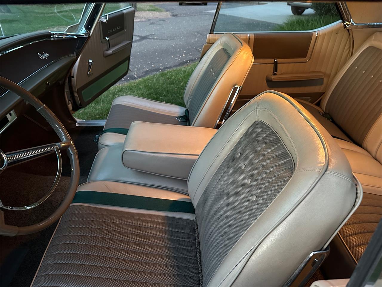 Chrysler-300-1963-Antique-White-TanBrown-3