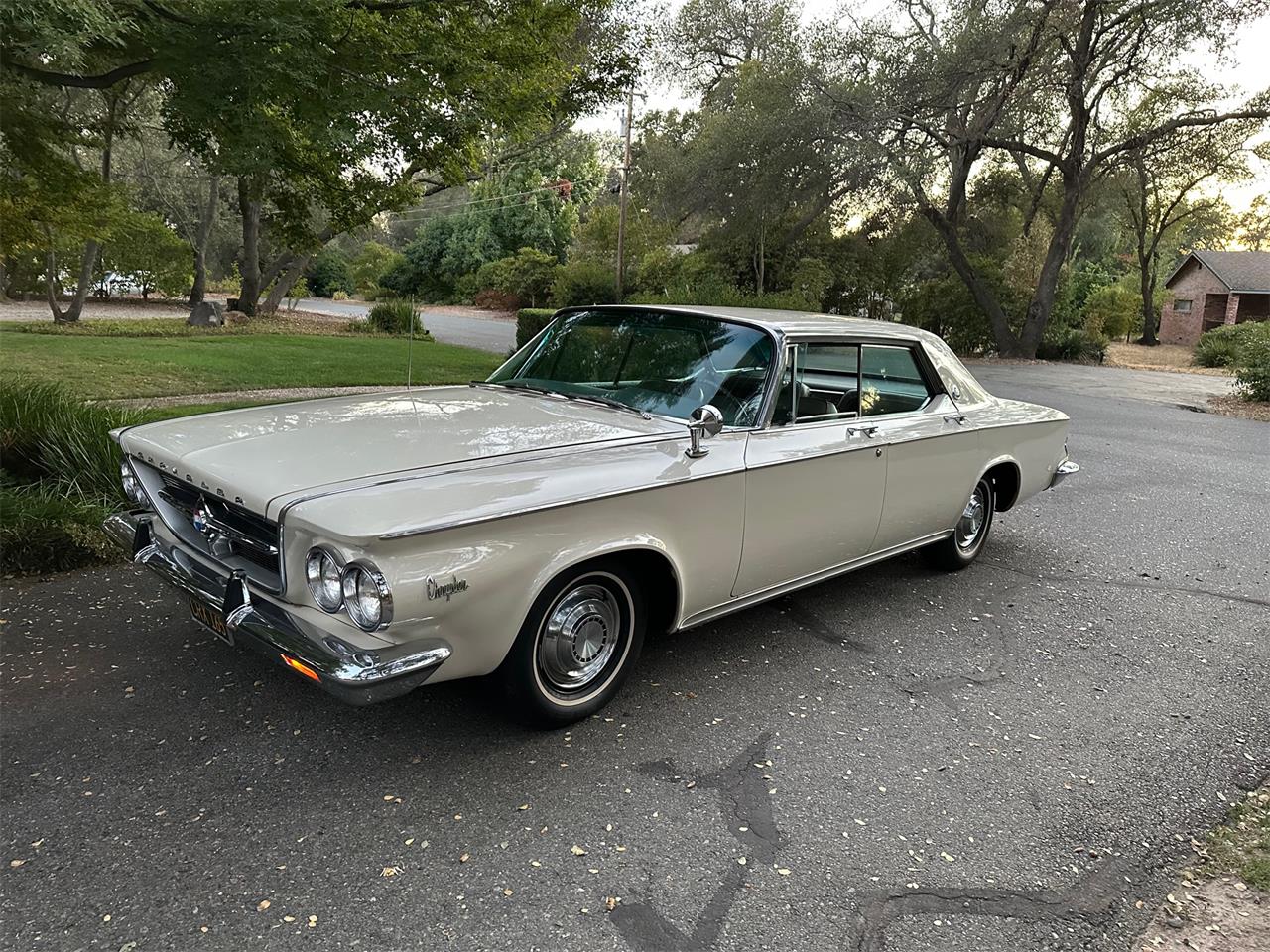 Chrysler-300-1963-Antique-White-TanBrown-4