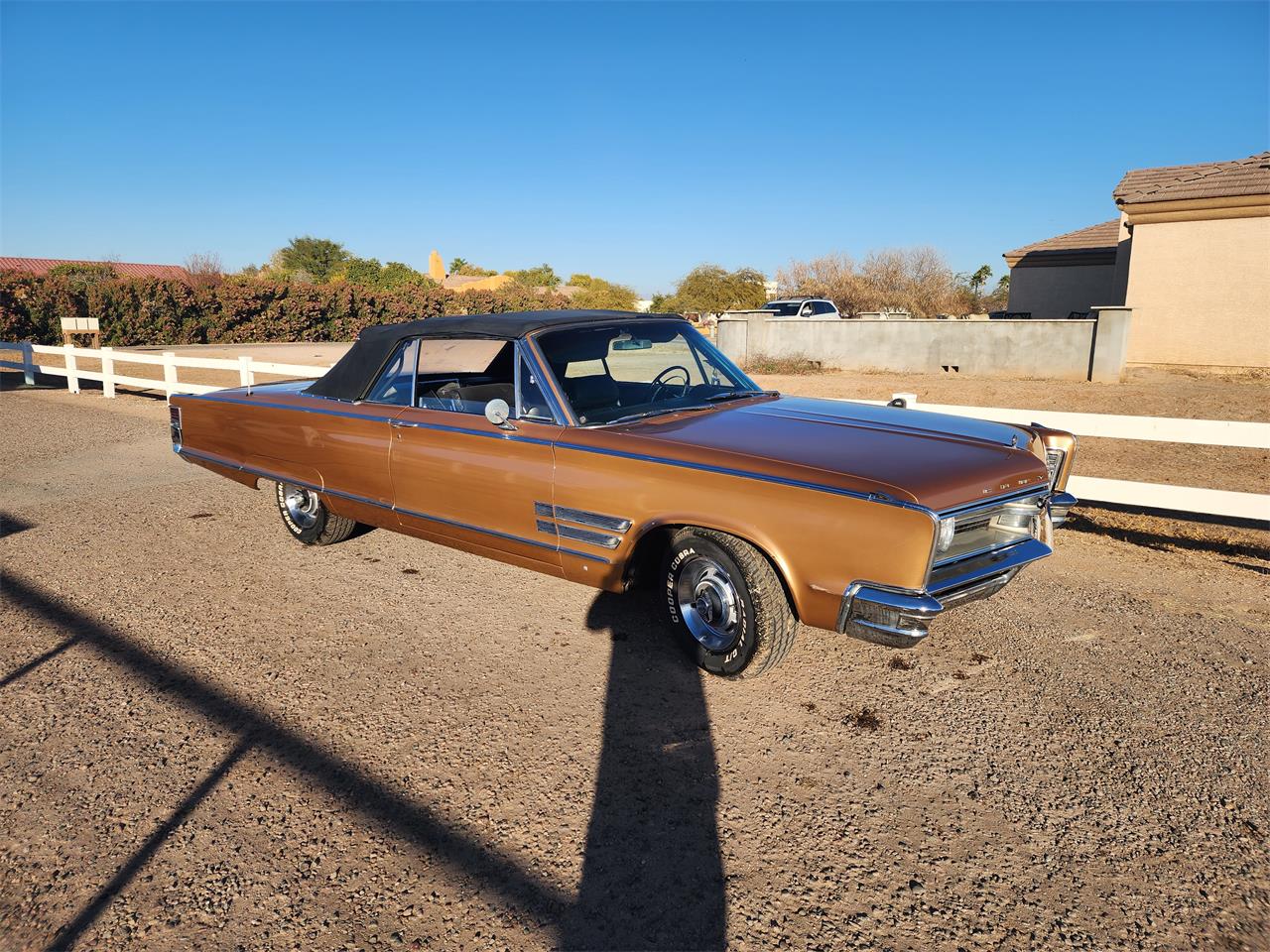 Chrysler-300-1966-Gold-Black-1