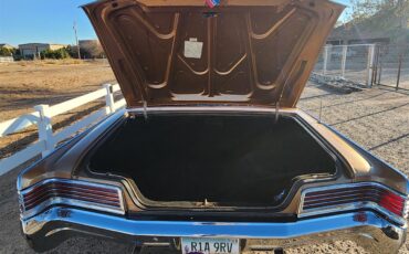 Chrysler-300-1966-Gold-Black-10
