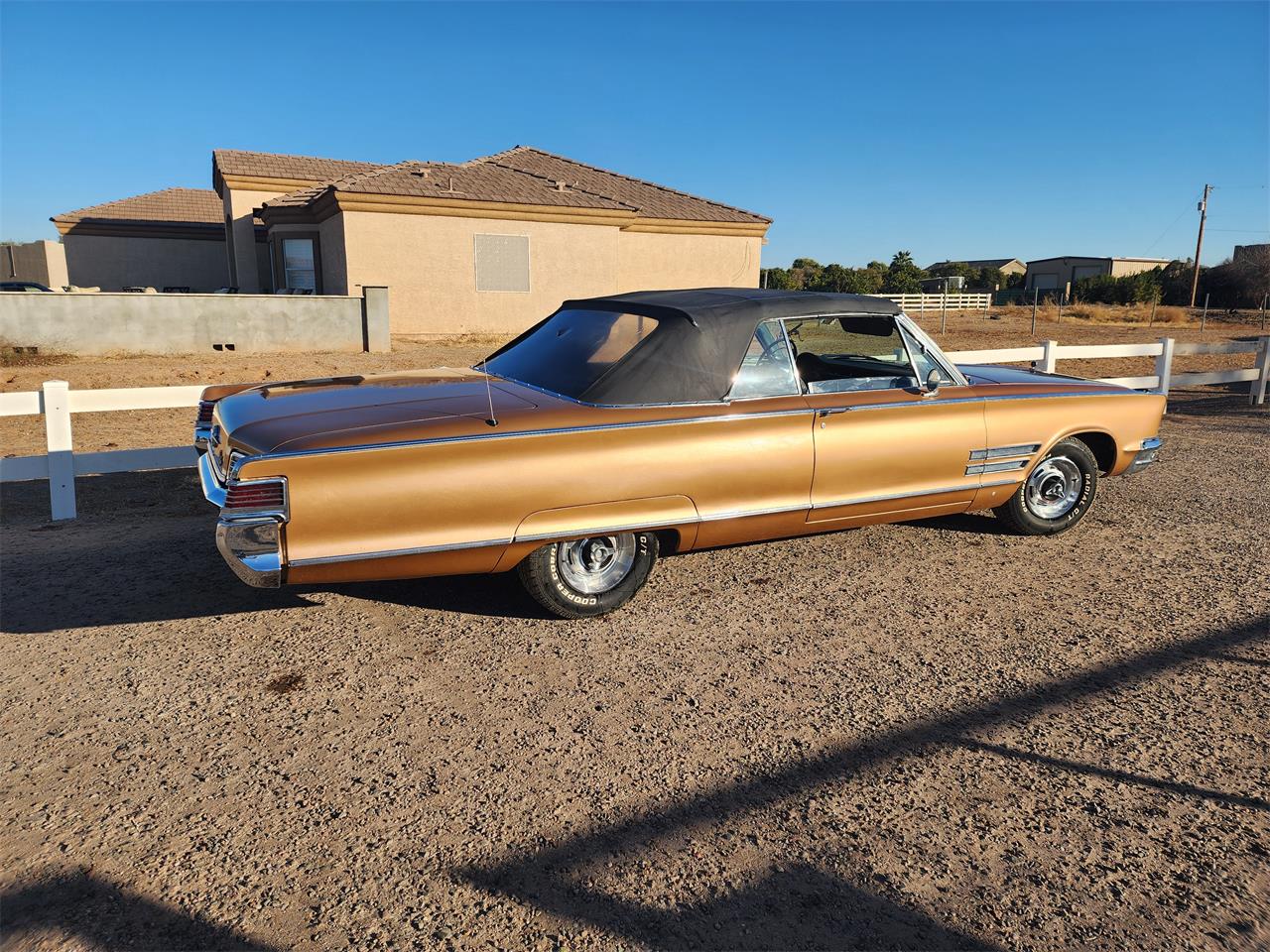 Chrysler-300-1966-Gold-Black-12
