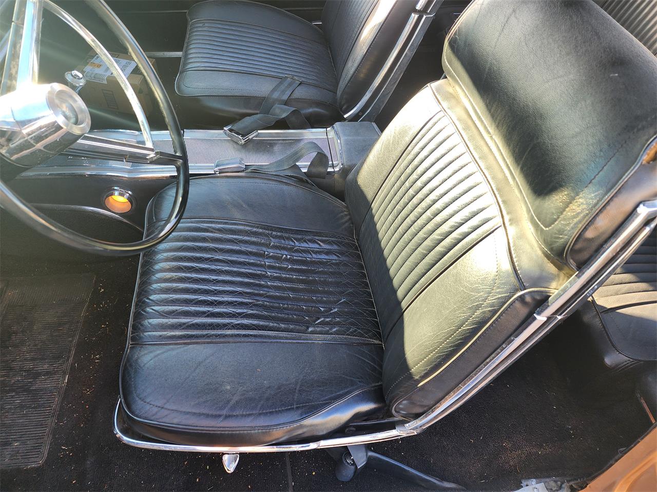 Chrysler-300-1966-Gold-Black-13