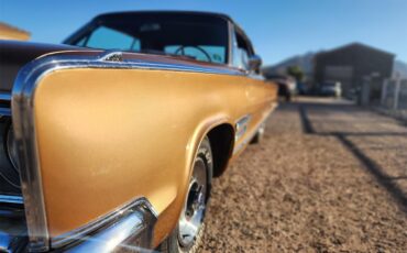 Chrysler-300-1966-Gold-Black-2