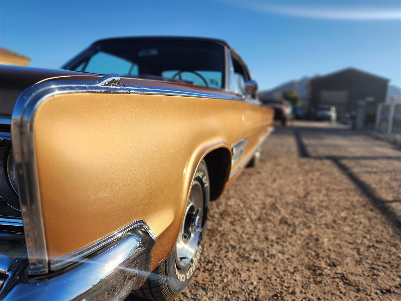 Chrysler-300-1966-Gold-Black-2