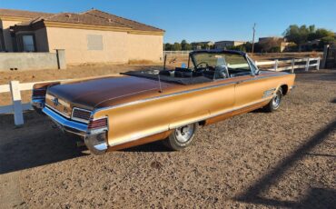 Chrysler-300-1966-Gold-Black-4