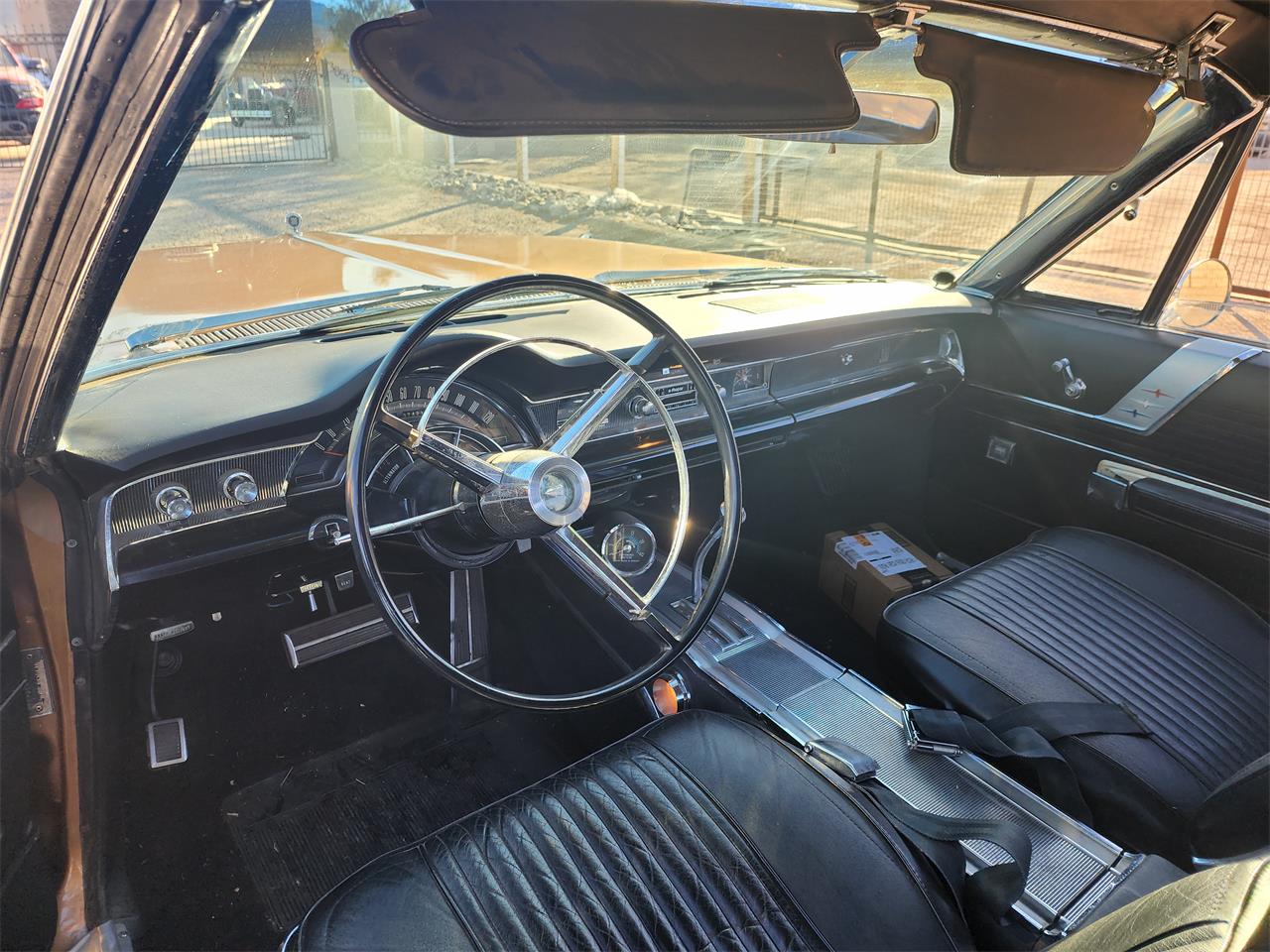 Chrysler-300-1966-Gold-Black-5