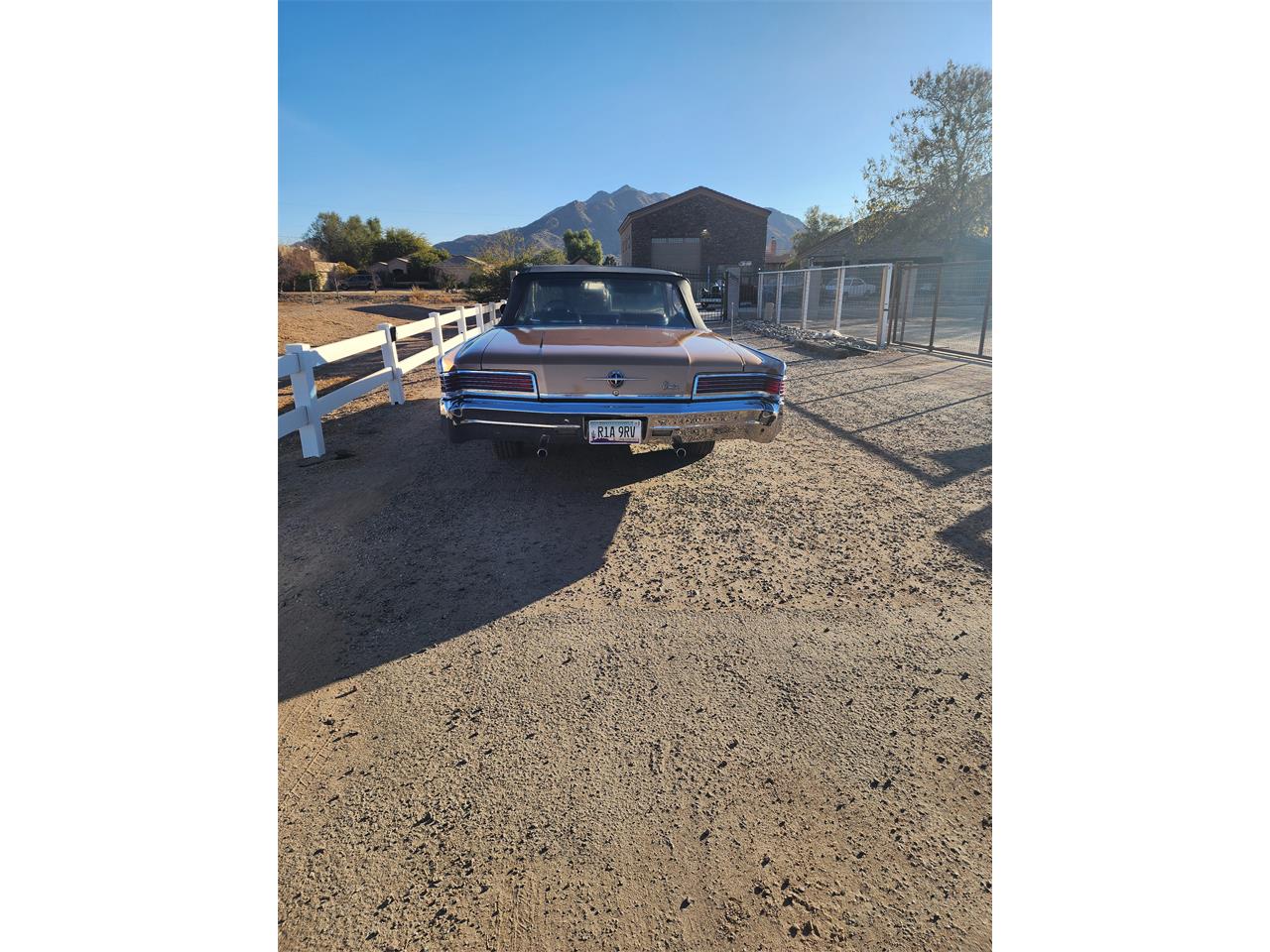 Chrysler-300-1966-Gold-Black-7
