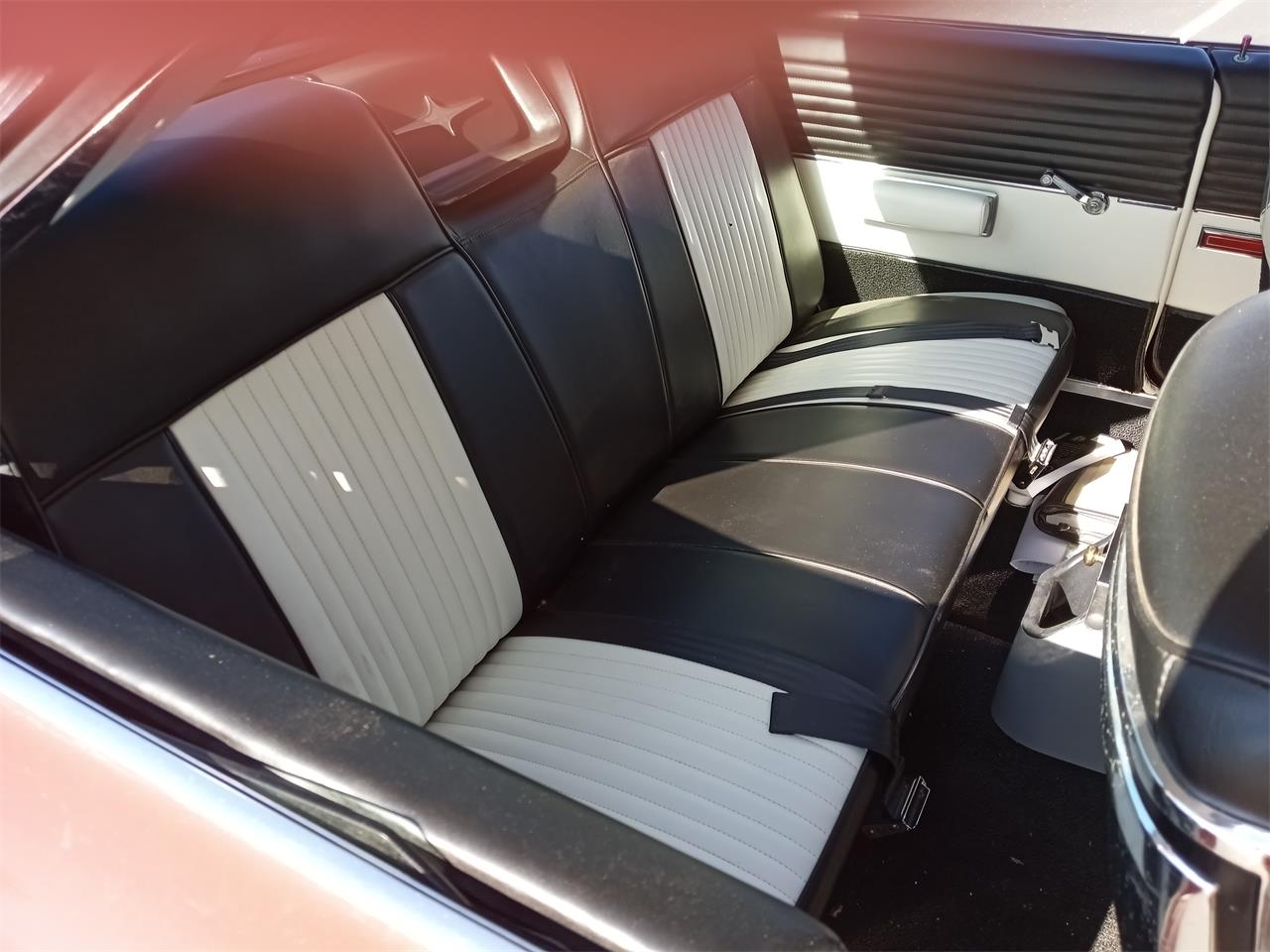 Chrysler-300-1966-red-black-amp-white-3