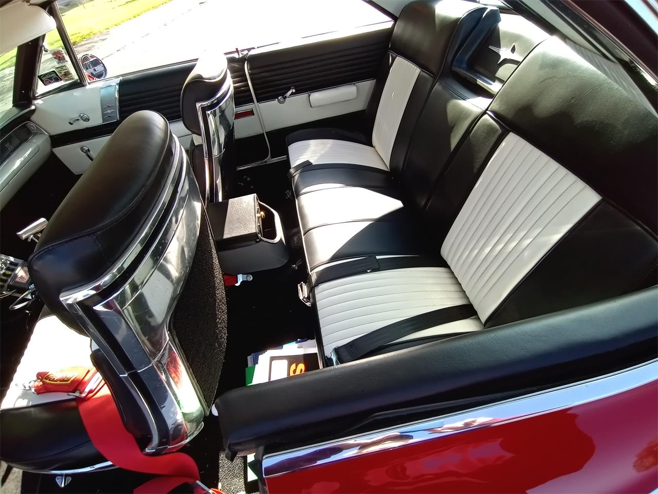 Chrysler-300-1966-red-black-amp-white-6