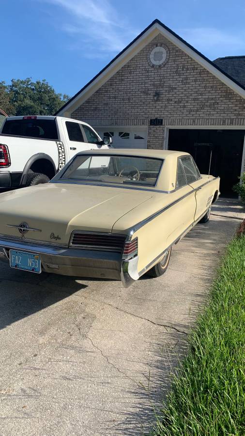 Chrysler-300-1966-yellow-1