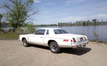 Chrysler-300-1979-white