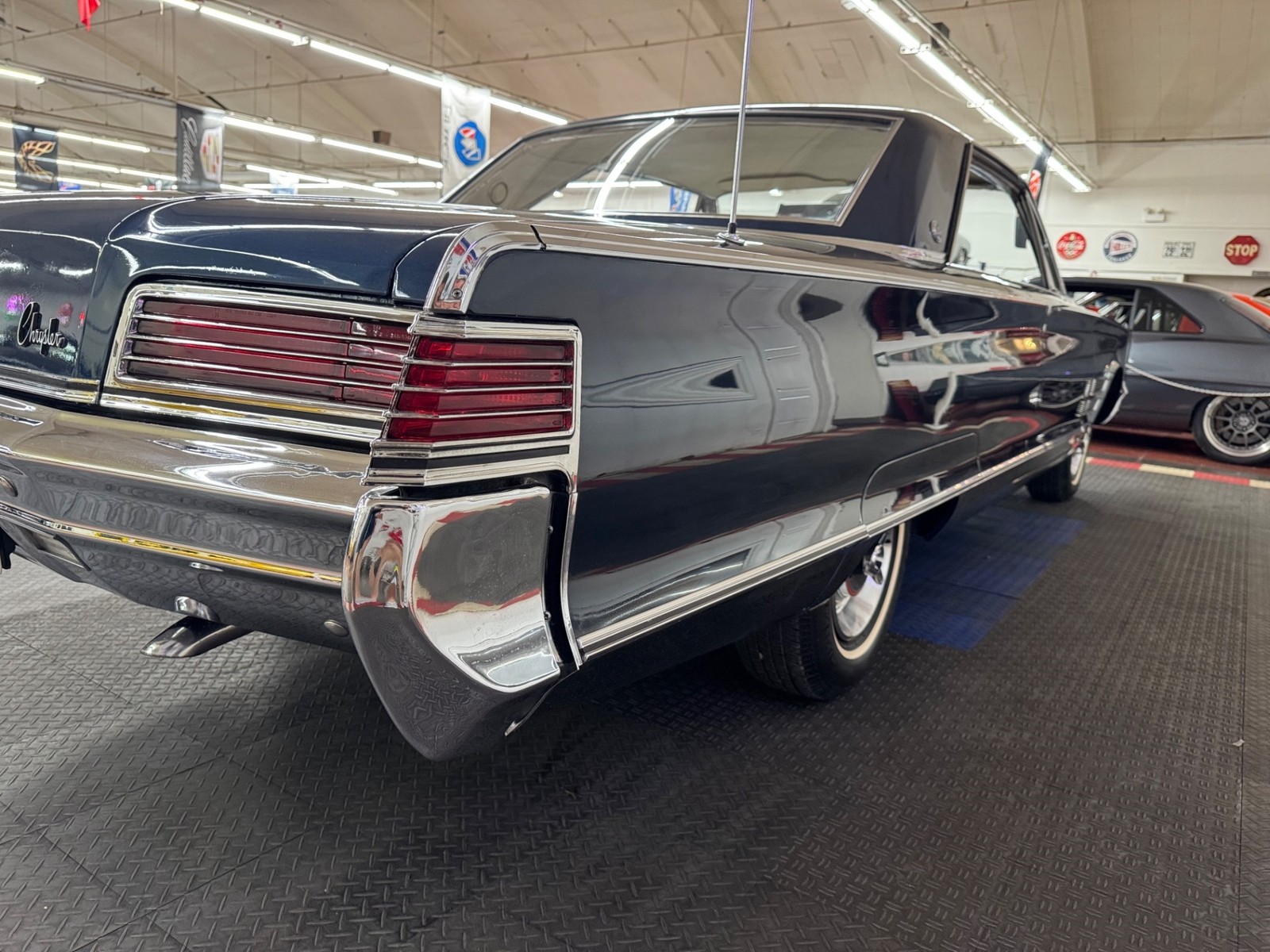Chrysler-300-Series-1966-31