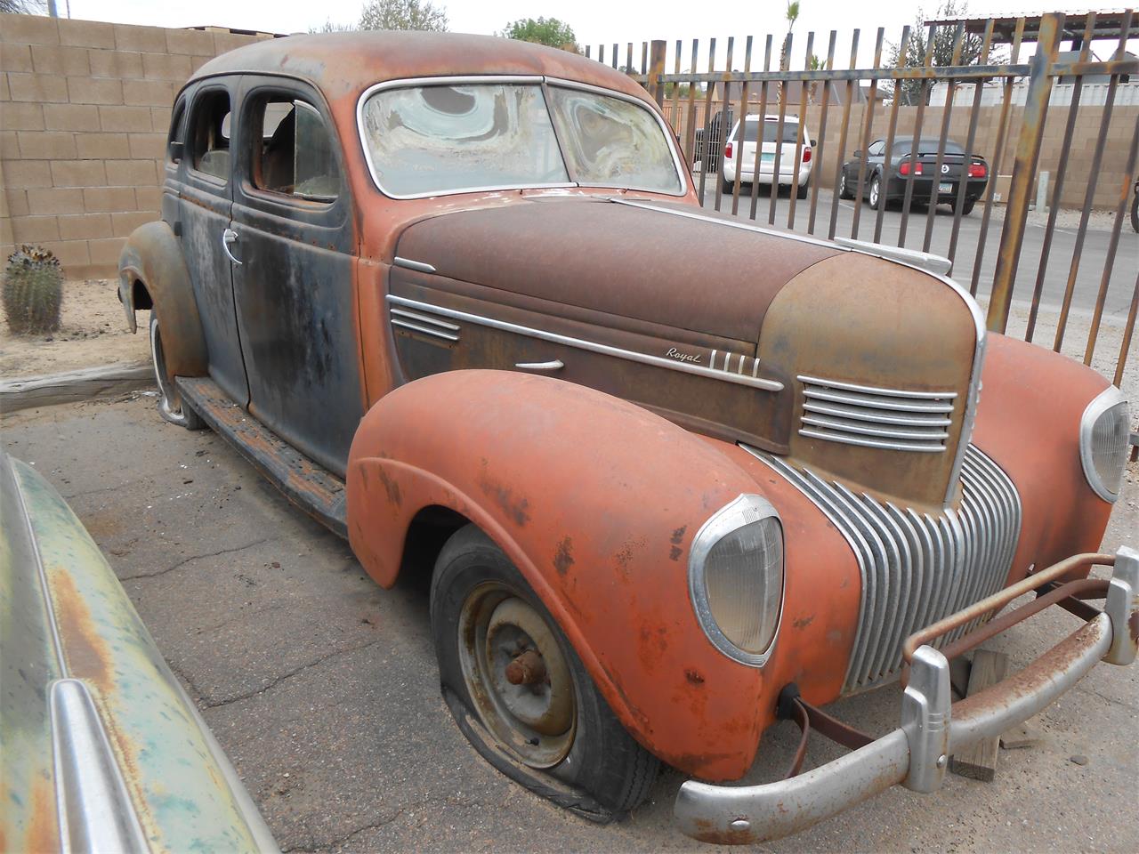 Chrysler-4-dr-sedan-1939-1